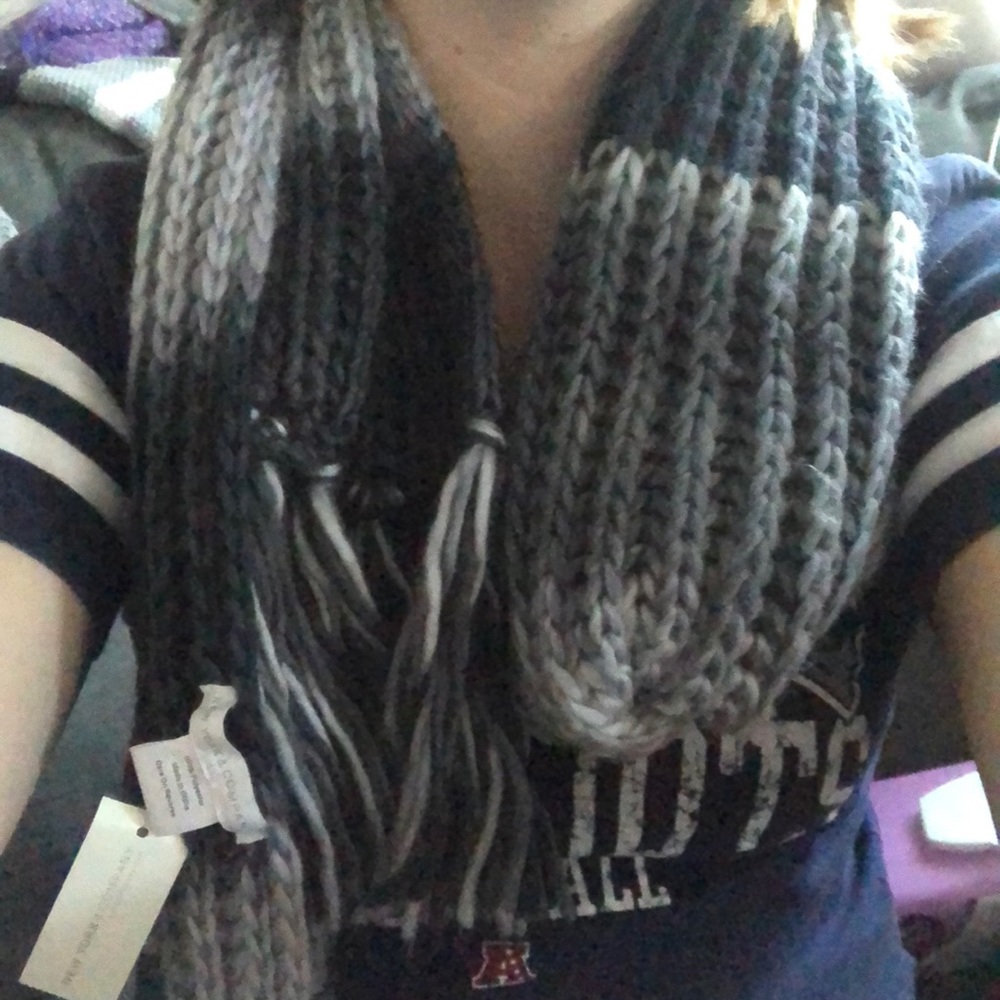 Women’s Scarf ✨Final Price Drop✨